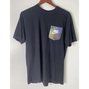 NIKE THE ATHLETIC DEPT. BLACK T-SHIRT RED LOGO SIZE L REGULAR FIT